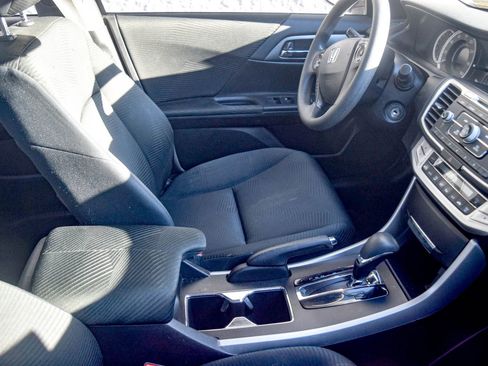 Used 2015 Honda Accord LX image 19