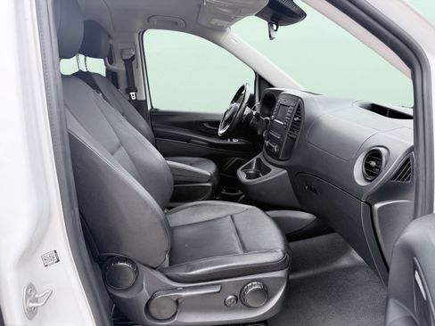 Used 2018 Mercedes-Benz Metris Passenger image 44