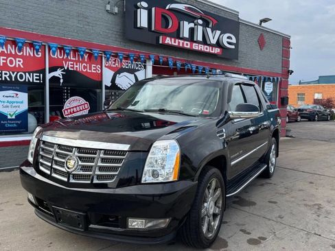 Used 2012 Cadillac Escalade EXT Luxury image 1