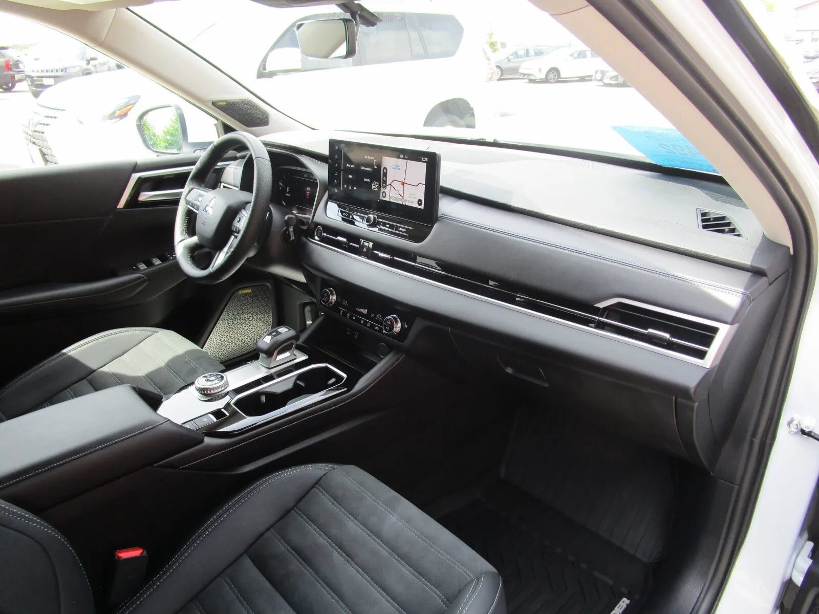 Used 2025 Mitsubishi Outlander SE AWD/4WD image 18