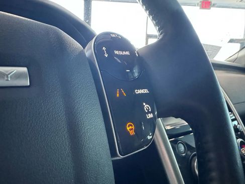 Used 2019 Land Rover Discovery HSE image 26