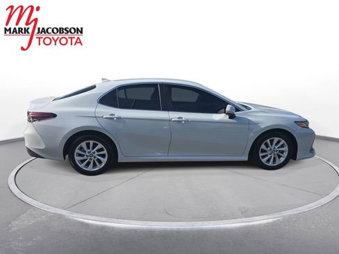 Used 2022 Toyota Camry LE FWD image 4