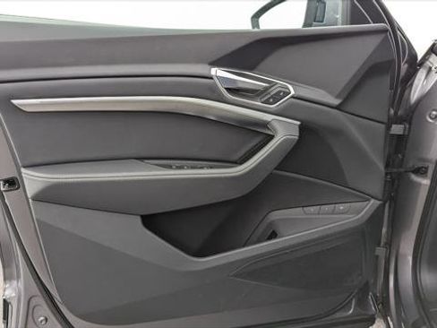 Used 2021 Audi e-tron Premium w/ Convenience Plus Package image 9