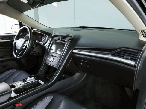 Used 2018 Ford Fusion Titanium image 19