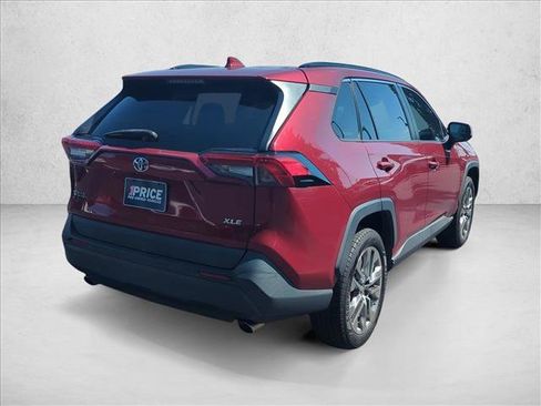 Used 2019 Toyota RAV4 XLE Premium w/ Cold Weather Package FWD image 5