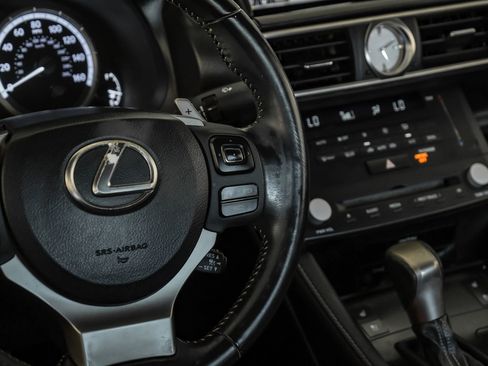 Used 2016 Lexus RC 350 w/ Luxury Package RWD image 18