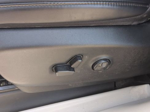 Used 2023 Chrysler Pacifica Touring-L FWD image 18