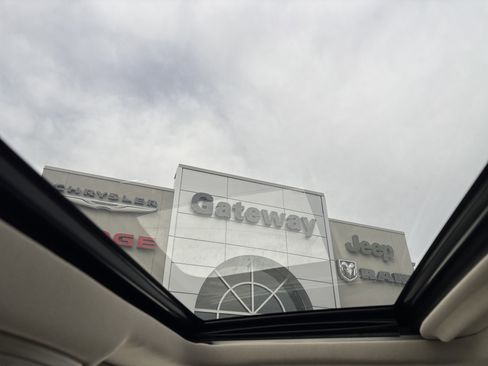 Used 2015 Chevrolet Suburban LTZ image 35