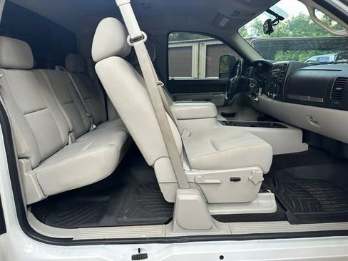 Used 2011 Chevrolet Silverado 2500 LT w/ Interior Plus Package RWD image 8