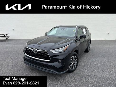 Used 2020 Toyota Highlander XLE FWD image 1