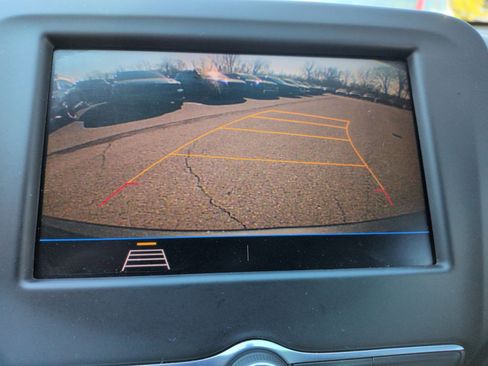 Used 2021 Chevrolet Equinox LS w/ LS Convenience Package AWD/4WD image 11