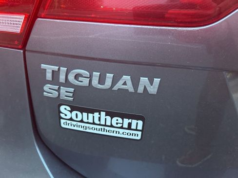 Used 2018 Volkswagen Tiguan SE w/ Panoramic Sunroof Package image 13