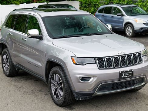 Used 2019 Jeep Grand Cherokee Limited w/ Luxury Group II AWD/4WD image 9