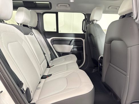 Certified 2025 Land Rover Defender 110 S image 31