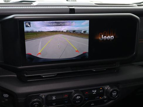 Used 2025 Jeep Gladiator Mojave image 30