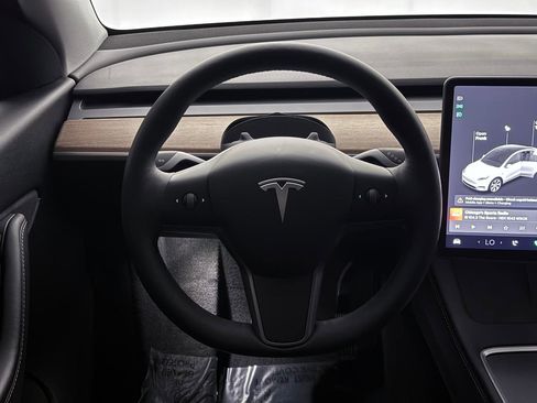 Used 2022 Tesla Model Y Long Range AWD/4WD image 31