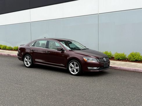 Used 2013 Volkswagen Passat TDI SEL Premium FWD image 8