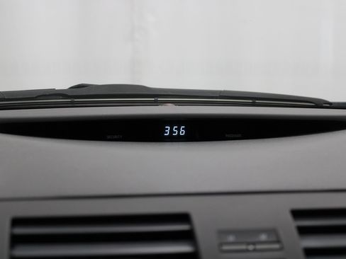 Used 2011 Toyota Camry LE image 45