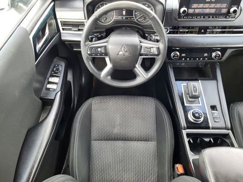 Used 2022 Mitsubishi Outlander ES image 21
