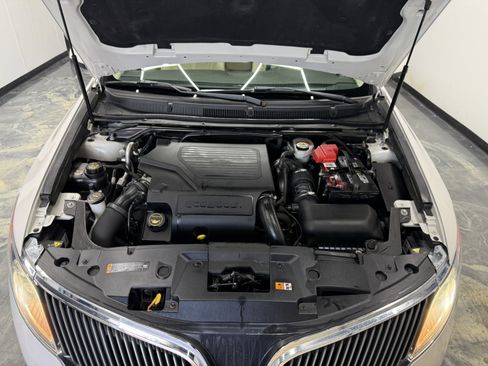 Used 2015 Lincoln MKS AWD w/ Technology Package image 32