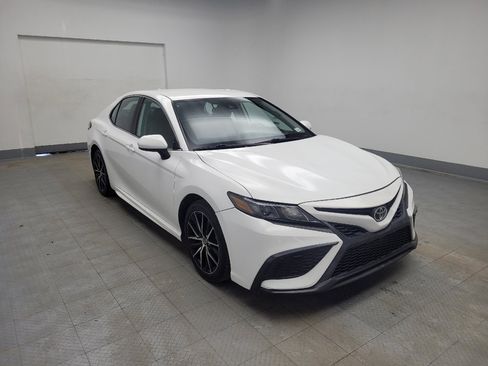 Used 2021 Toyota Camry SE image 13