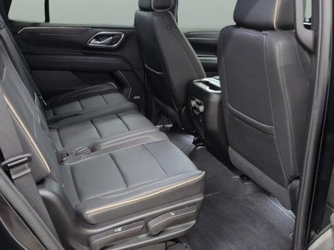 Used 2024 GMC Yukon SLT w/ SLT Luxury Package AWD/4WD image 23