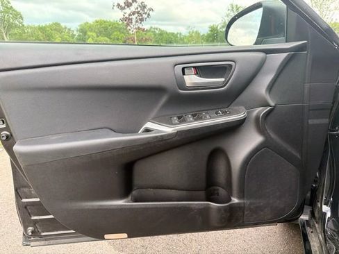Used 2017 Toyota Camry LE FWD image 15