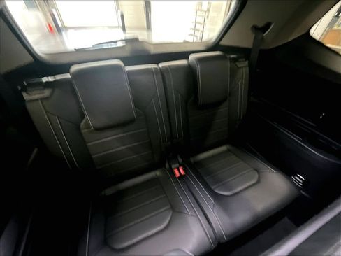 Used 2024 Volkswagen Atlas SEL AWD/4WD image 17