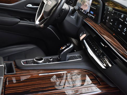 Used 2023 Cadillac Escalade ESV Luxury image 31