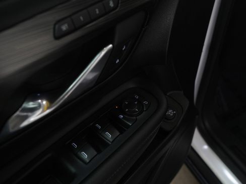 Used 2024 GMC Terrain SLT image 21