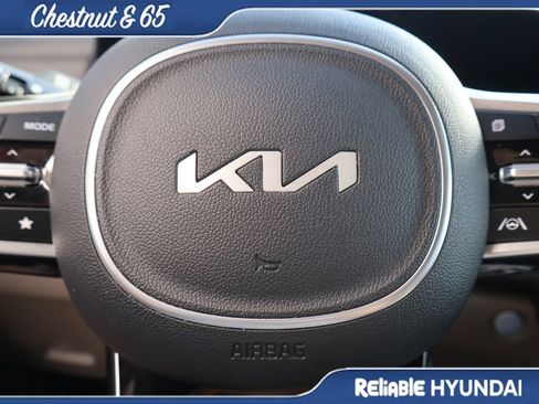 Used 2025 Kia Carnival SX FWD image 27
