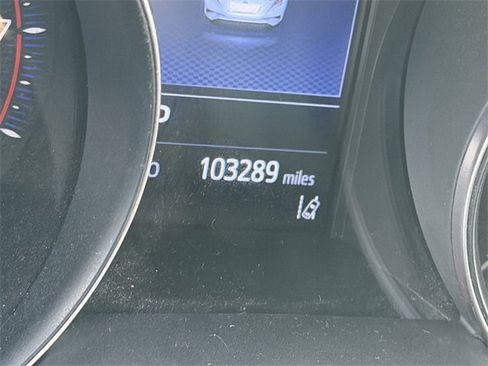 Used 2019 Toyota C-HR XLE image 9