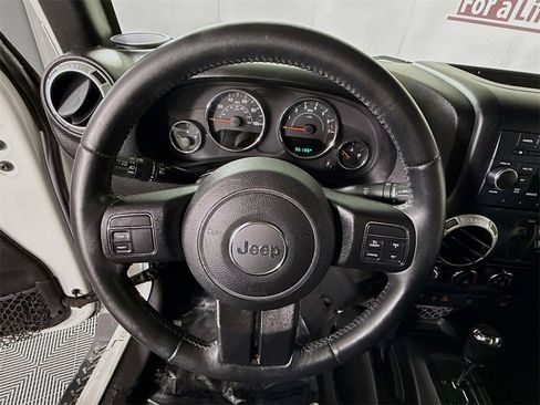 Used 2016 Jeep Wrangler Unlimited Sahara image 16