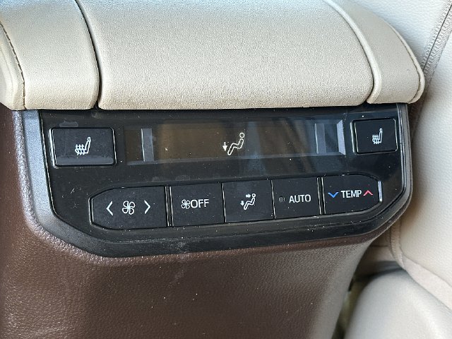 Used 2021 Toyota Highlander Platinum FWD image 18