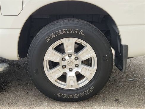 Used 2018 Nissan Titan SV w/ SV Convenience Package image 32