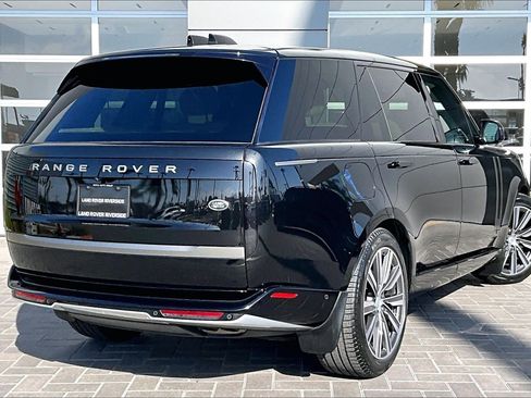 Used 2023 Land Rover Range Rover Long Wheelbase SE image 12