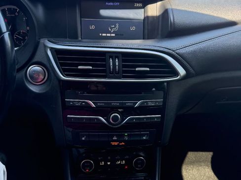 Used 2018 INFINITI QX30 FWD image 11