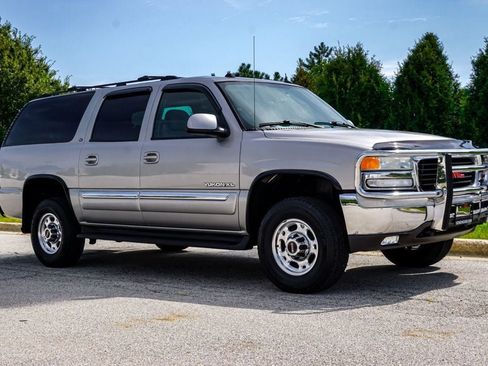 Used 2005 GMC Yukon XL 2500 SLT w/ SLT Preferred Equipment Group image 4
