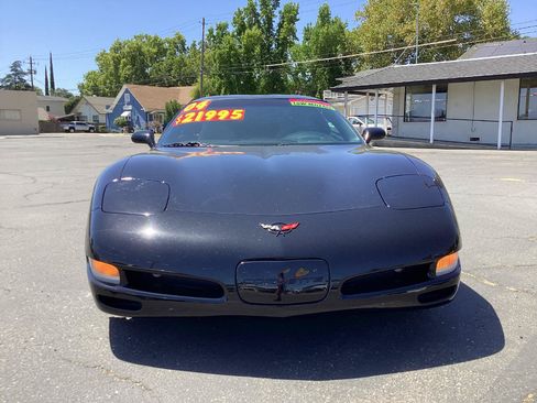 Used 2004 Chevrolet Corvette Coupe w/ Roof Package RWD image 3