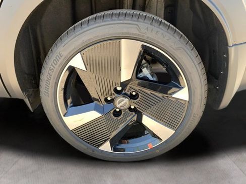 Certified 2025 Nissan Kicks SR FWD image 17
