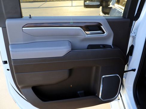 Used 2025 GMC Sierra 2500 SLT w/ Texas SLT Premium Package image 18