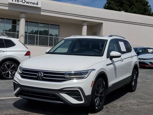 Certified 2024 Volkswagen Tiguan SE w/ Panoramic Sunroof Package FWD image 31