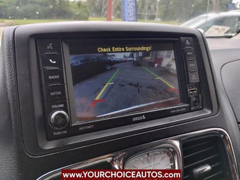 Used 2015 Chrysler Town & Country Touring image 33