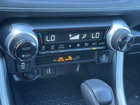 Used 2025 Toyota RAV4 XLE image 19