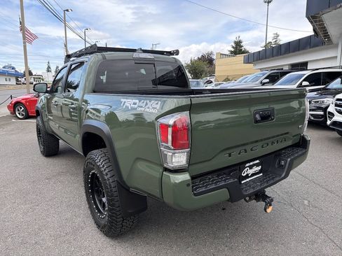 Used 2021 Toyota Tacoma TRD Off-Road w/ TRD Premium Off Road Package AWD/4WD image 6