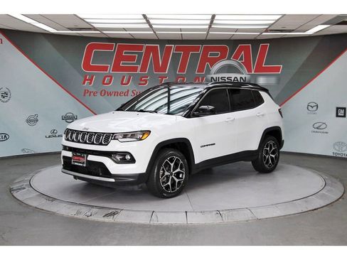Used 2025 Jeep Compass Limited AWD/4WD image 2