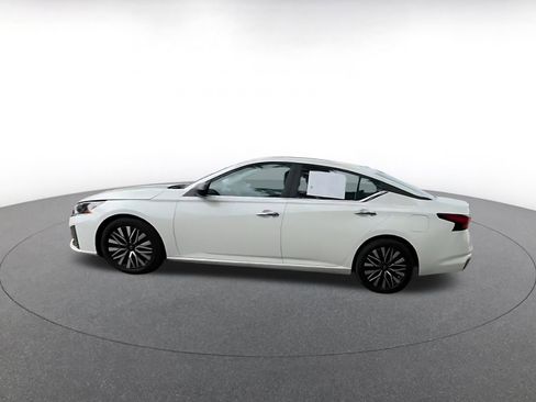 Used 2025 Nissan Altima 2.5 SV FWD image 9