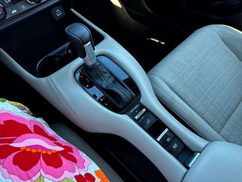 Used 2025 Honda HR-V LX image 19