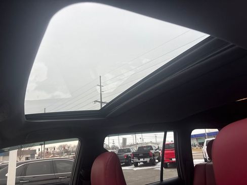 Used 2022 Lexus GX 460 Premium w/ Premium Package image 28