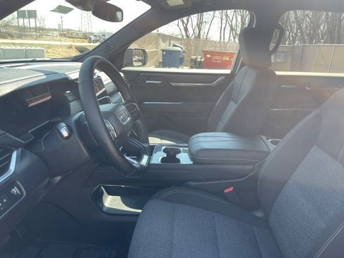 Used 2025 GMC Acadia Elevation image 9